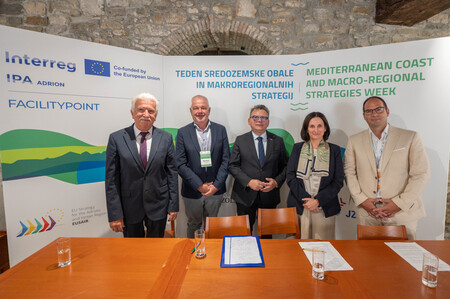 Govorci na novinarski konferenci, z leve: Milan Bogatič, Mitja Bricelj, Rok Šimenc, Tamara Weingerl Požar in Iztok Škerlič.